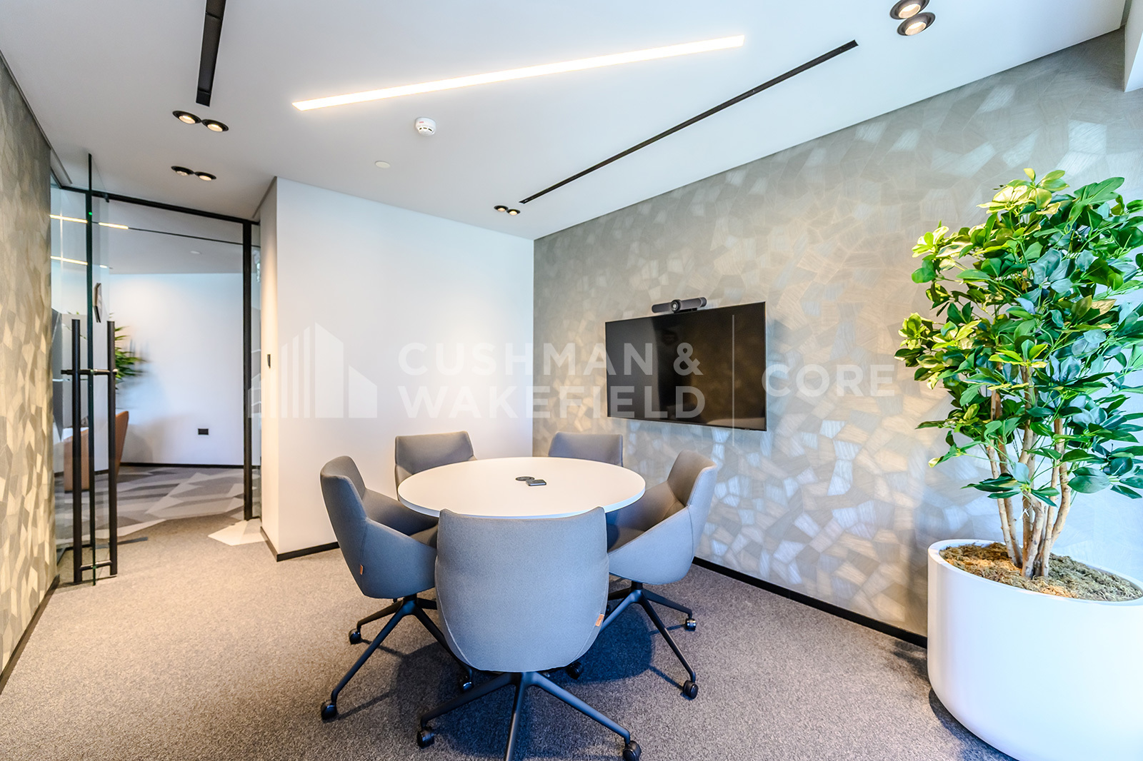 API Trio Towers for rent in Sheikh Zayed Road