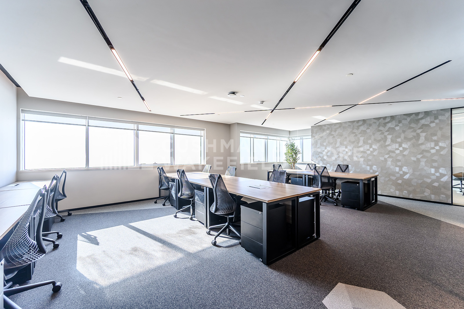 API Trio Towers for rent in Sheikh Zayed Road