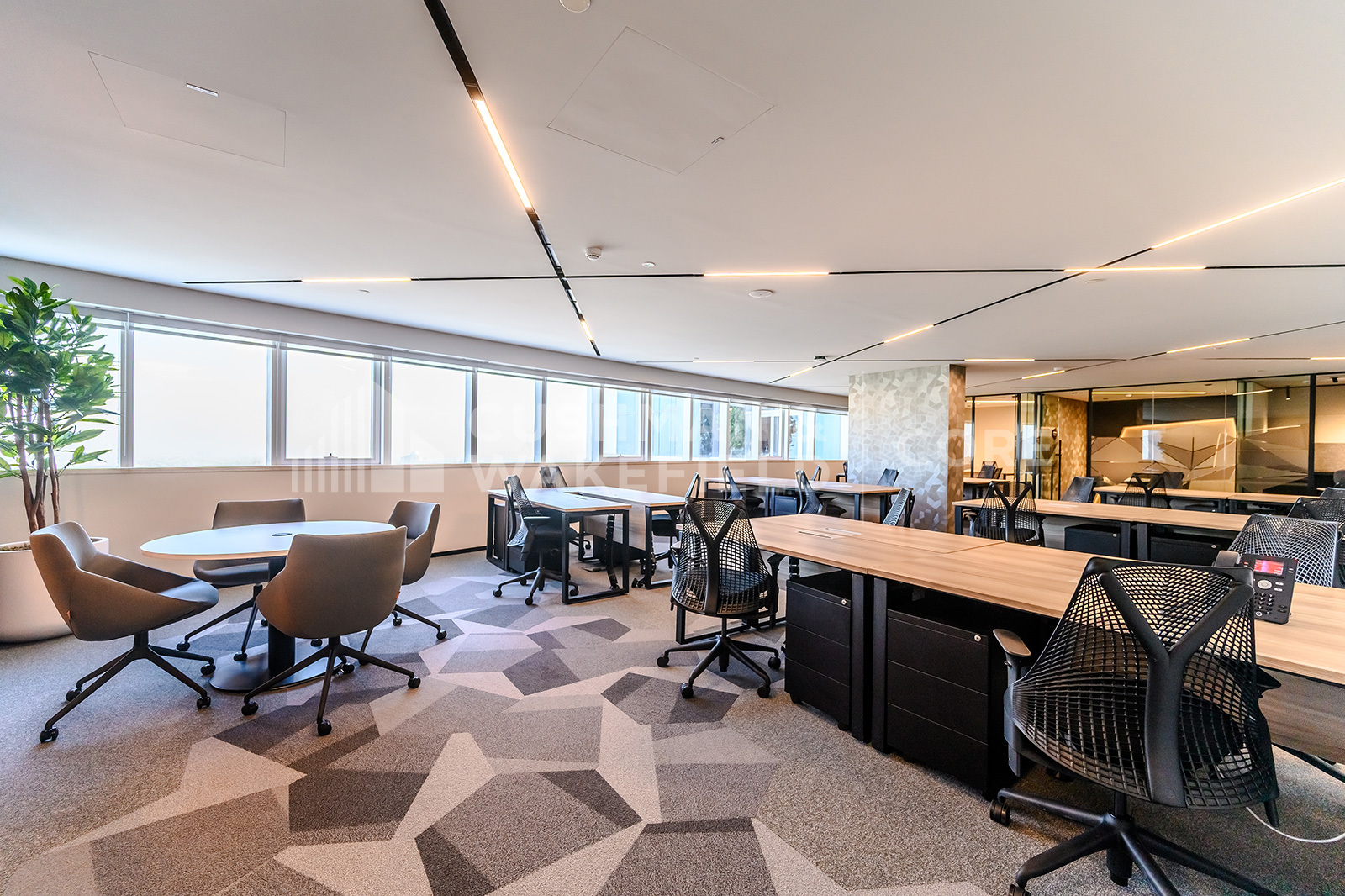 API Trio Towers for rent in Sheikh Zayed Road