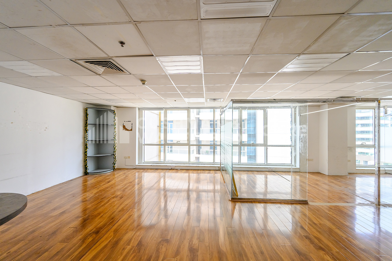Dubai National Insurance Building for rent in Port Saeed