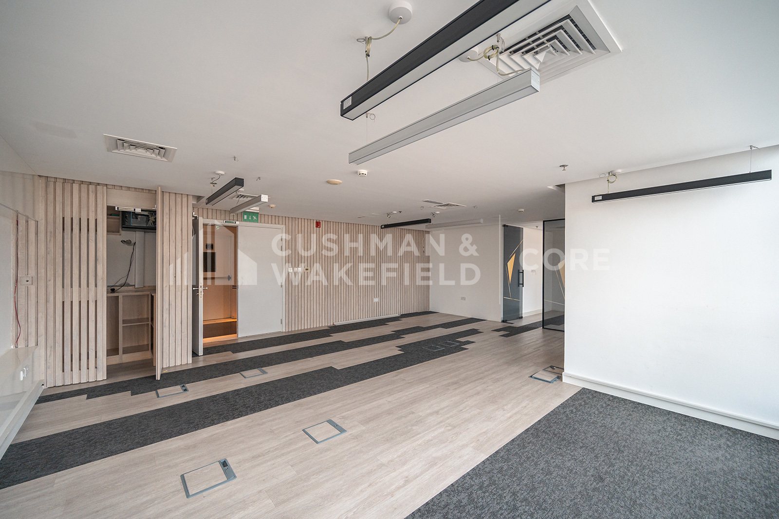 Nassima Tower for rent in Sheikh Zayed Road