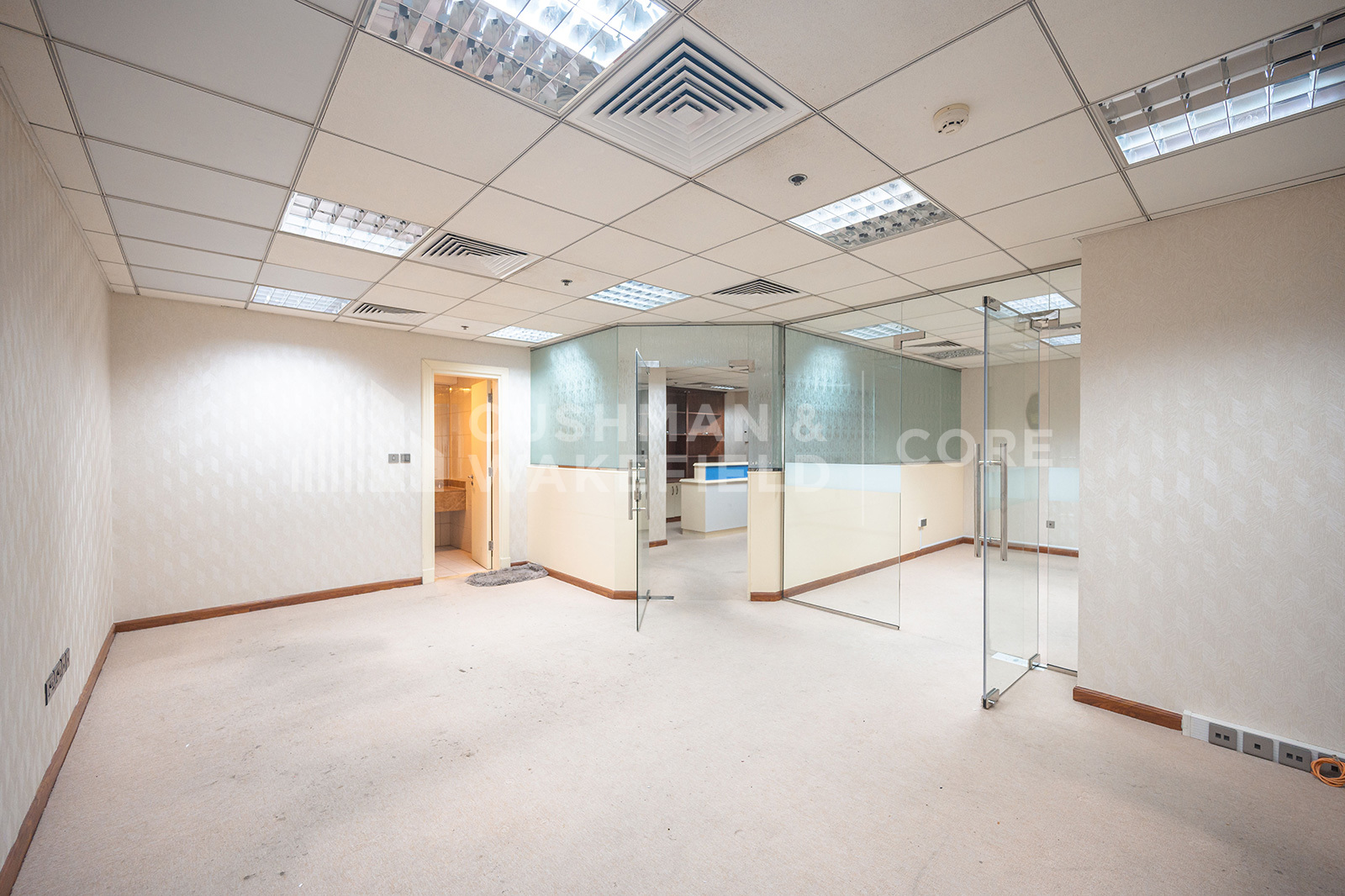 Fairmont Hotel for rent in Sheikh Zayed Road Fairmont Hotel for rent in Sheikh Zayed Road