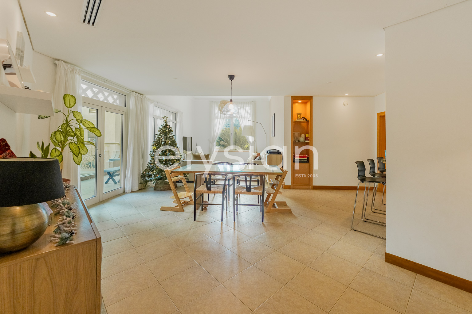 Rare-Unit-High-Ceilings-Park-View-Notice-Given