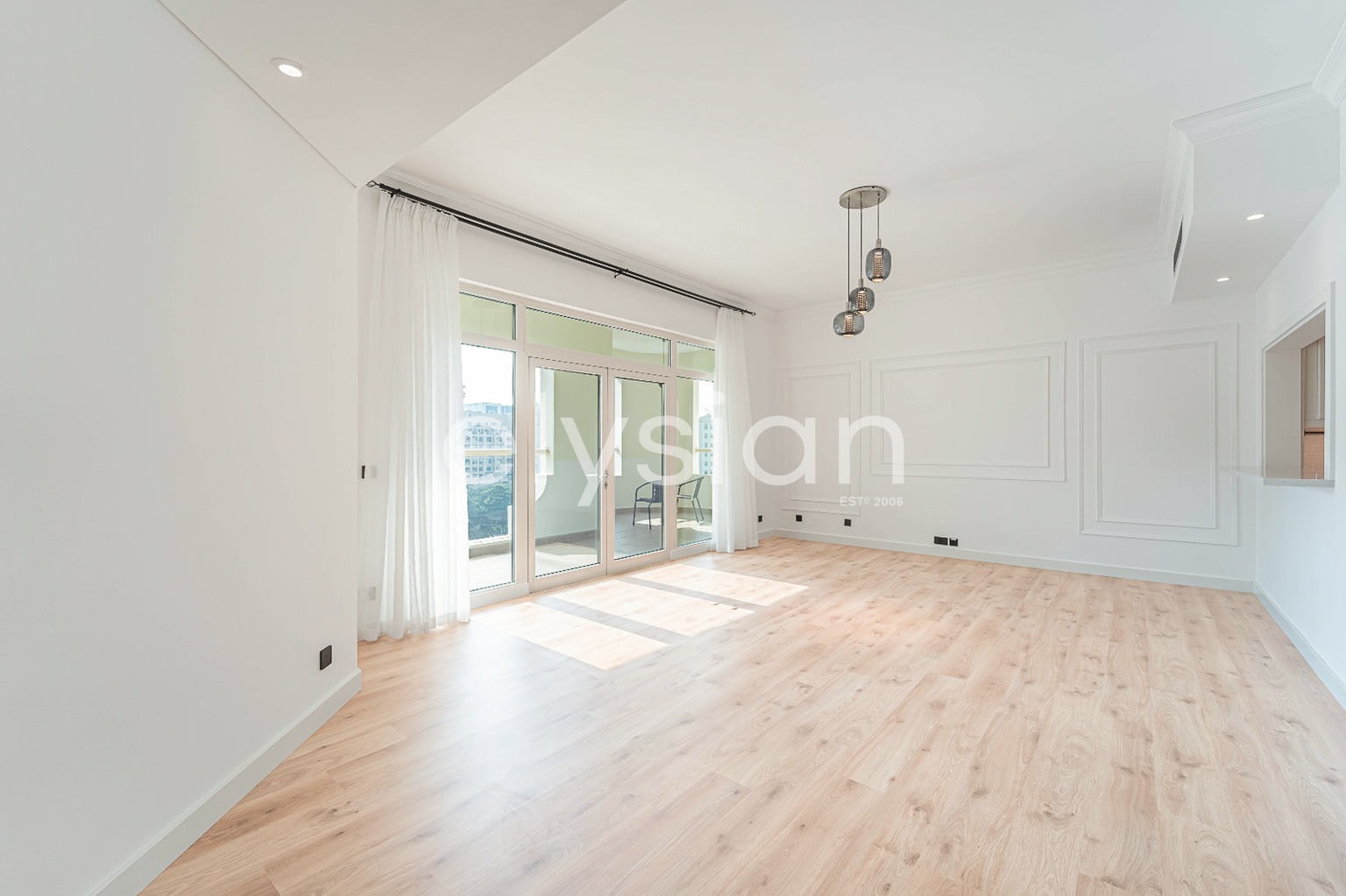 High-Floor-Upgraded-Beach-Access