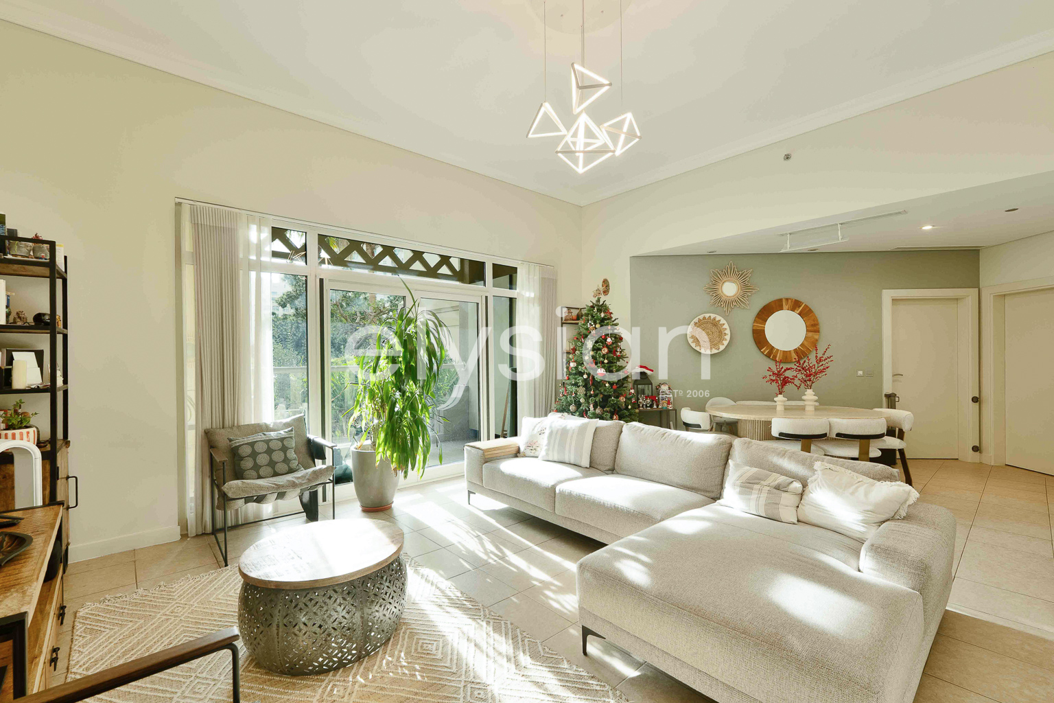 Upgraded-Vacant-Direct-Beach-Access