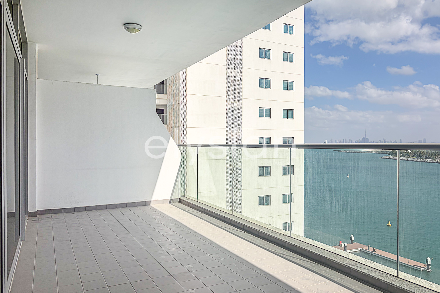 Incredible-Views-Vacant-Beachfront-Living