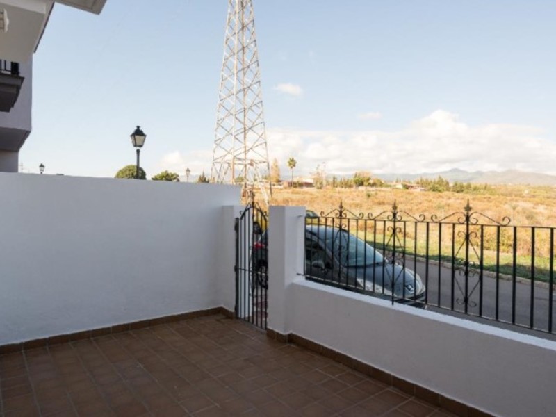 Chalet adosado en venta  en Calle La Vaguada, Estepona