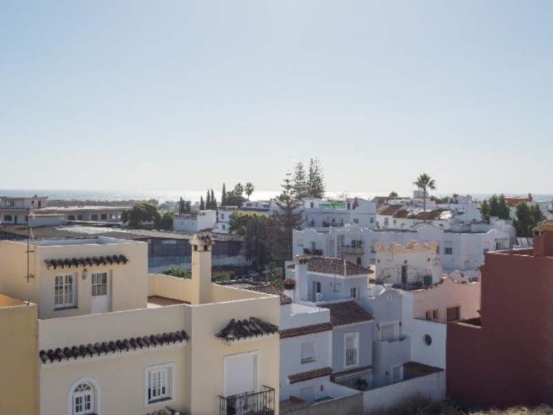 Chalet adosado en venta  en Calle La Vaguada, Estepona