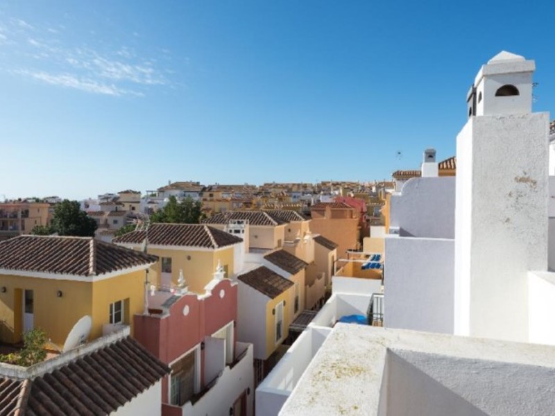 Chalet adosado en venta  en Calle La Vaguada, Estepona