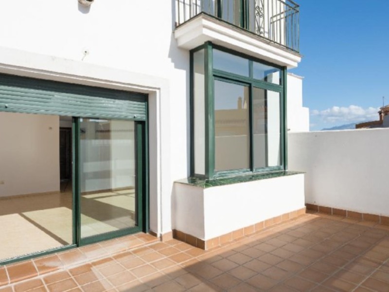 Chalet adosado en venta  en Calle La Vaguada, Estepona