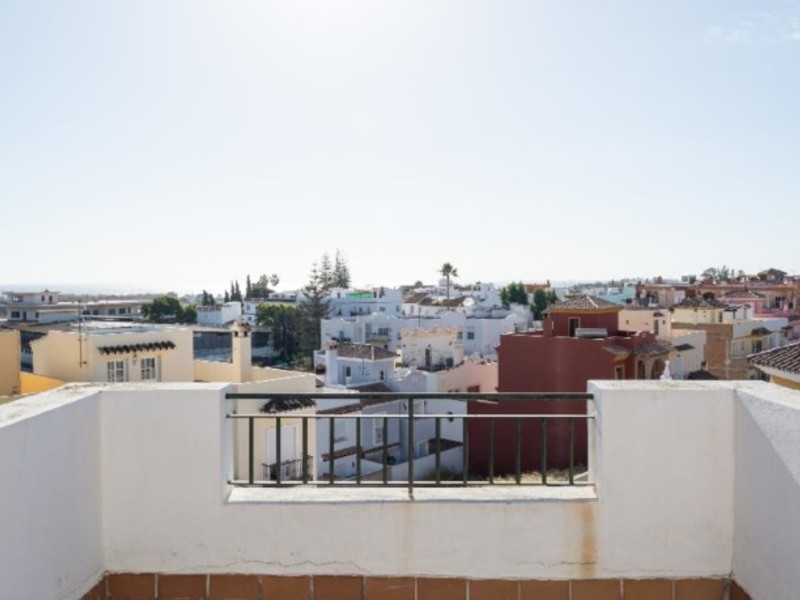 Chalet adosado en venta  en Calle La Vaguada, Estepona