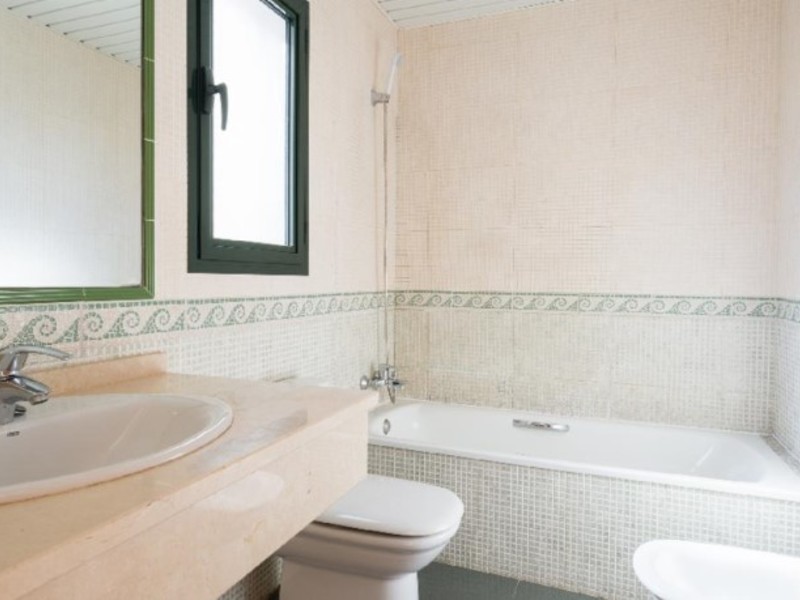 Chalet adosado en venta  en Calle La Vaguada, Estepona