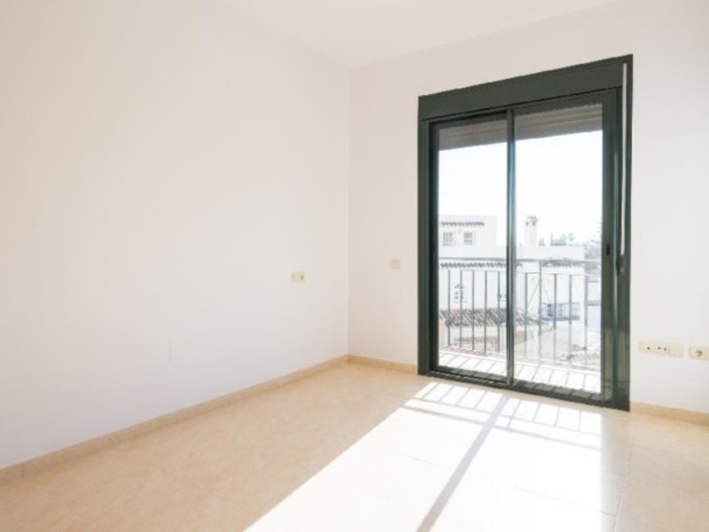 Chalet adosado en venta  en Calle La Vaguada, Estepona