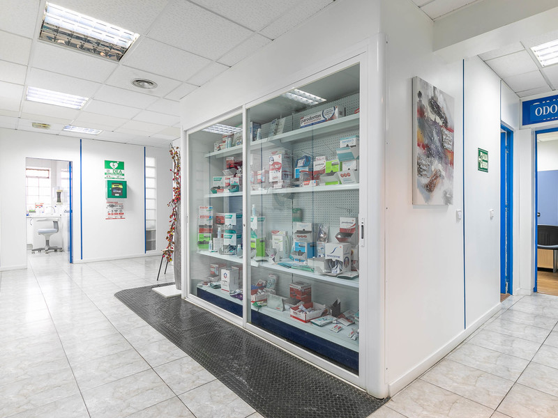 Local - 1ª línea comercial en alquiler  en Calle Juan XXIII, Coslada