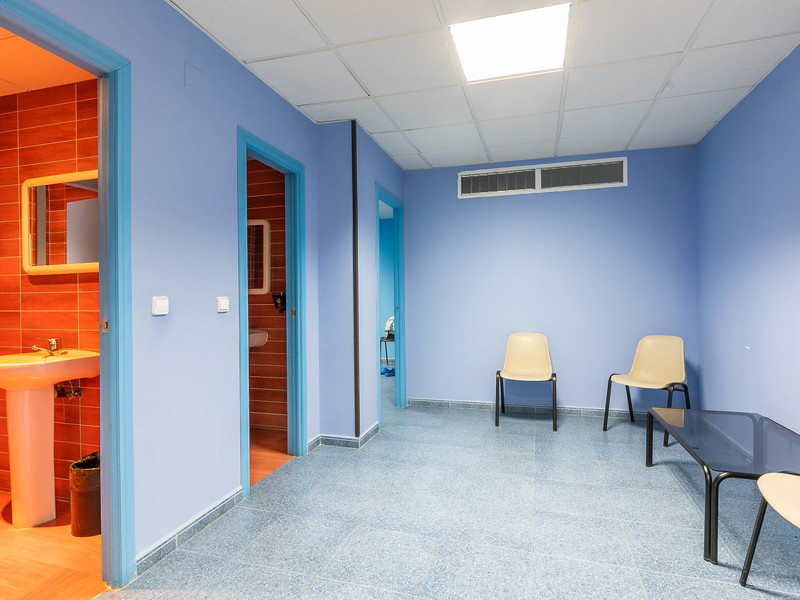 Local - 1ª línea comercial en alquiler  en Calle Juan XXIII, Coslada