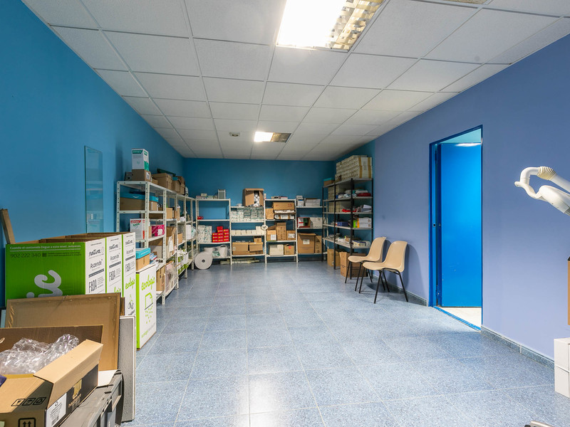 Local - 1ª línea comercial en alquiler  en Calle Juan XXIII, Coslada