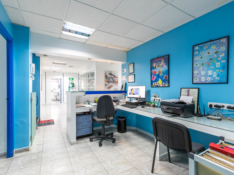 Local - 1ª línea comercial en alquiler  en Calle Juan XXIII, Coslada