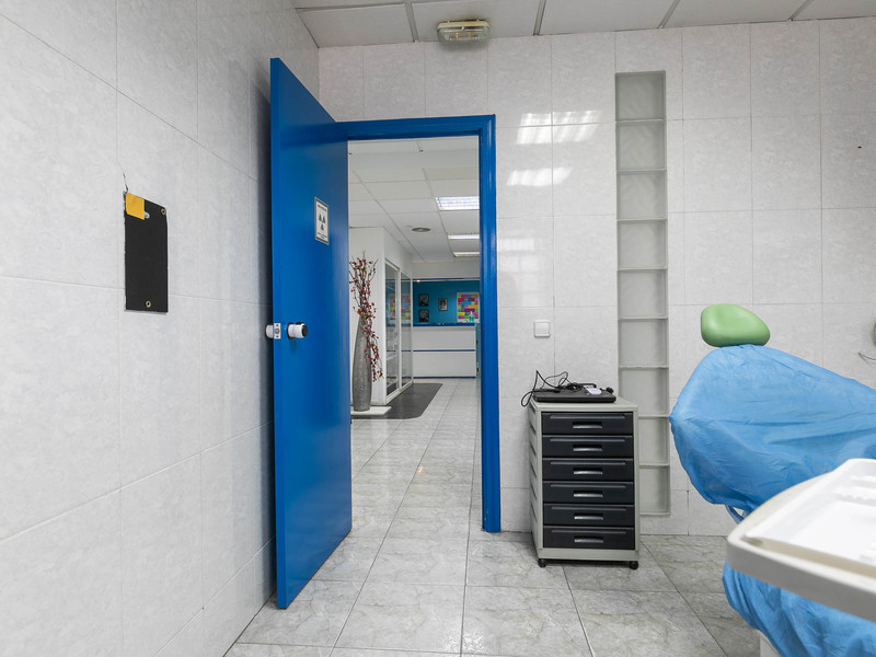 Local - 1ª línea comercial en alquiler  en Calle Juan XXIII, Coslada