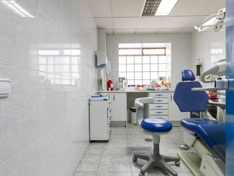 Local - 1ª línea comercial en alquiler  en Calle Juan XXIII, Coslada