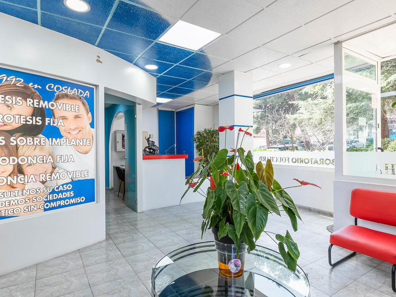 Local - 1ª línea comercial en alquiler  en Calle Juan XXIII, Coslada