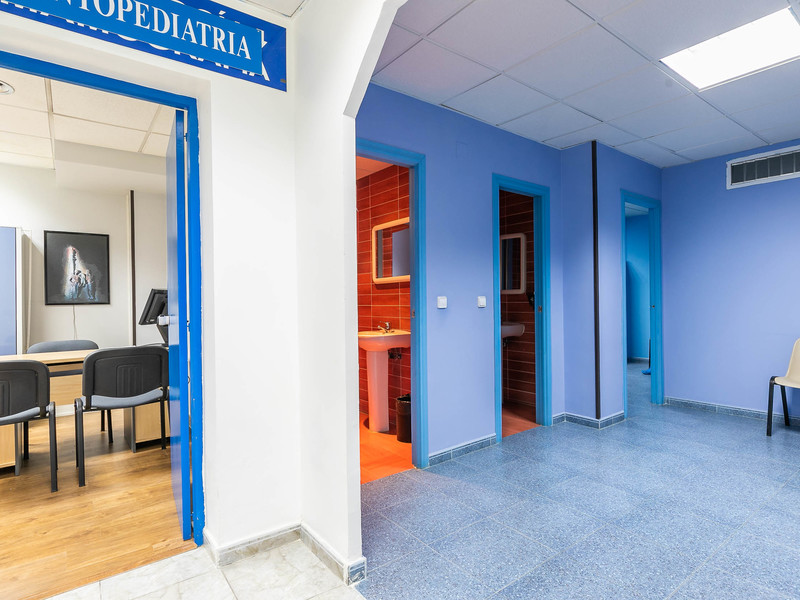 Local - 1ª línea comercial en alquiler  en Calle Juan XXIII, Coslada