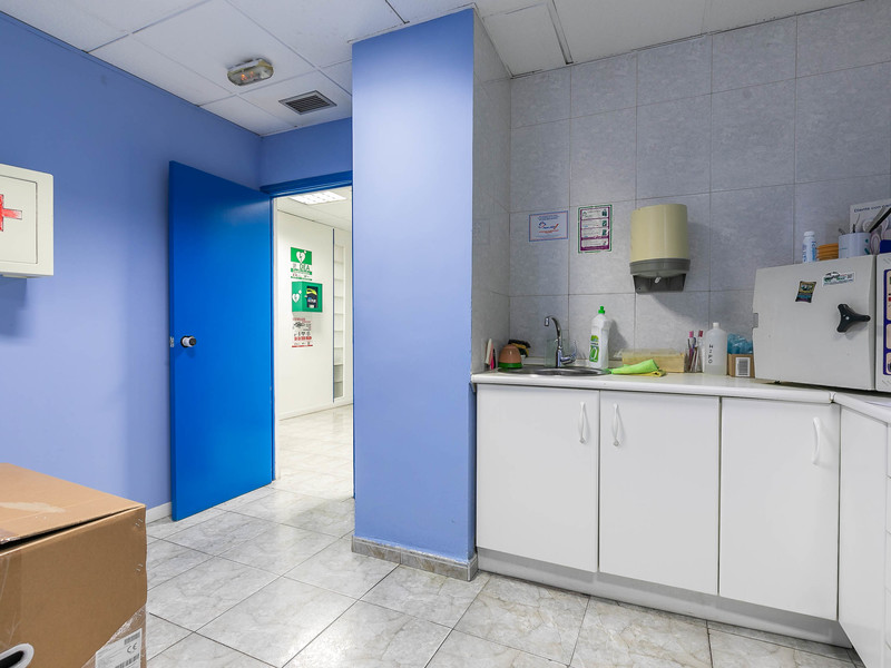 Local - 1ª línea comercial en alquiler  en Calle Juan XXIII, Coslada