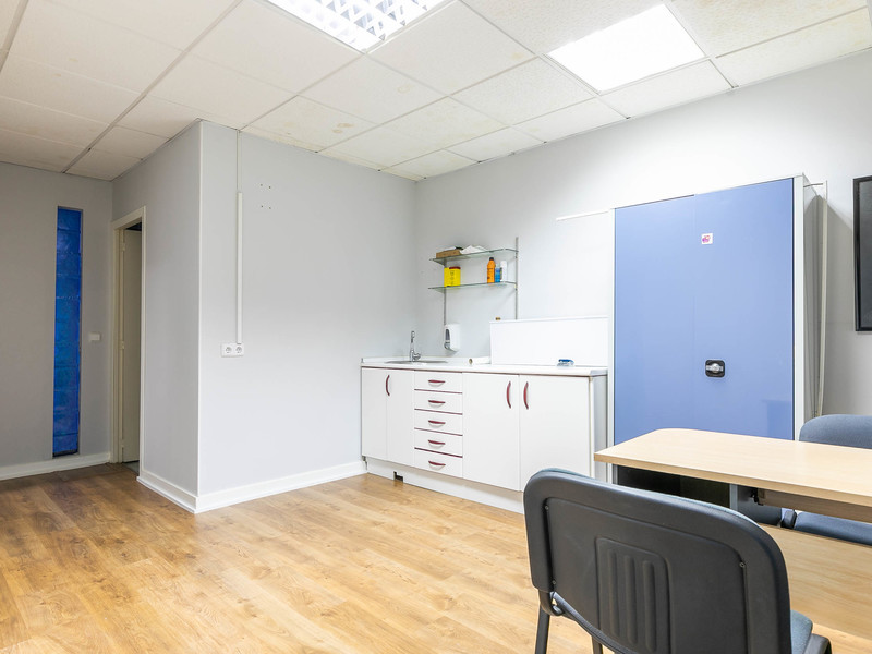 Local - 1ª línea comercial en alquiler  en Calle Juan XXIII, Coslada