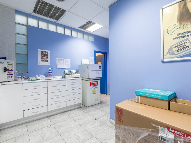 Local - 1ª línea comercial en alquiler  en Calle Juan XXIII, Coslada