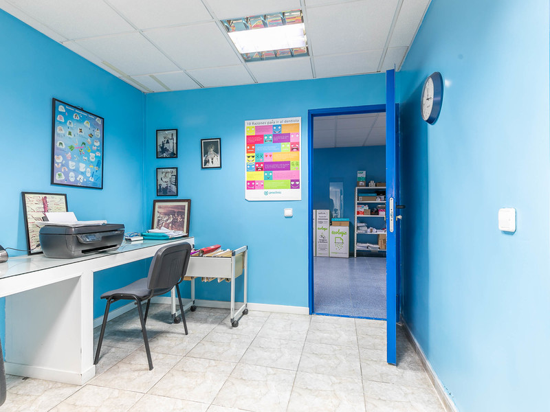 Local - 1ª línea comercial en alquiler  en Calle Juan XXIII, Coslada