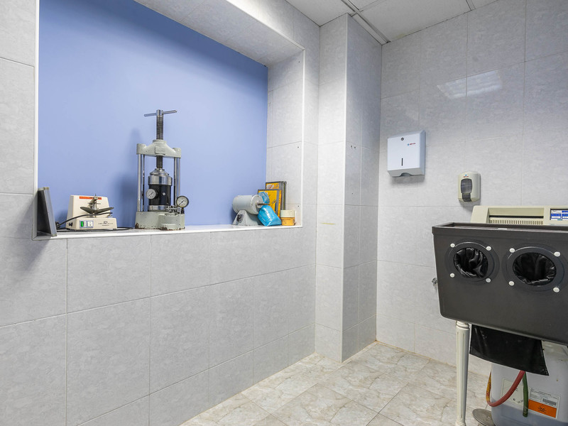 Local - 1ª línea comercial en alquiler  en Calle Juan XXIII, Coslada