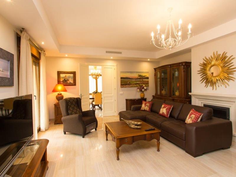 Chalet en venta  en Calle Montemayor, Marbella