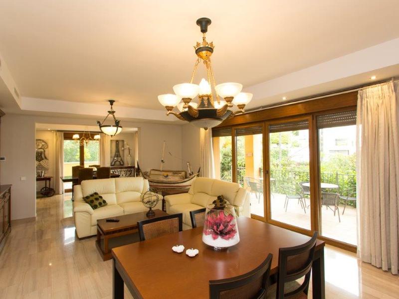 Chalet en venta  en Calle Montemayor, Marbella