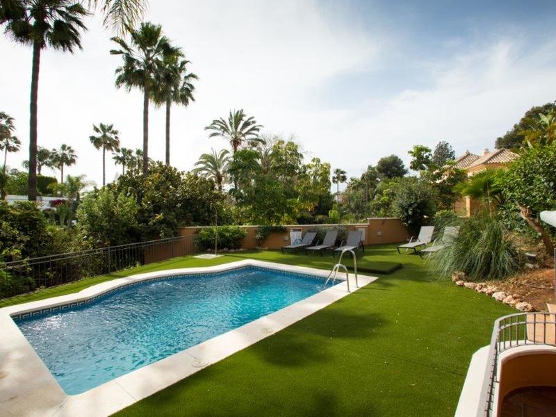 Chalet en venta  en Calle Montemayor, Marbella