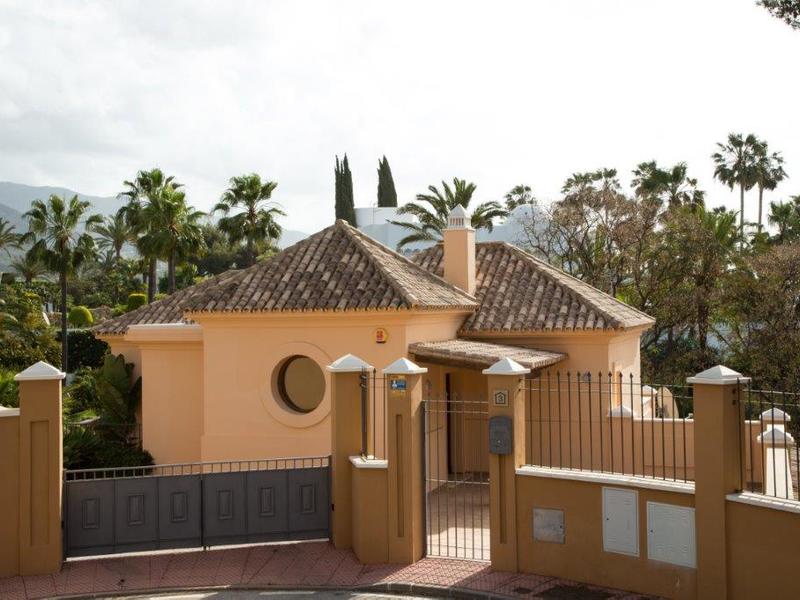 Chalet en venta  en Calle Montemayor, Marbella