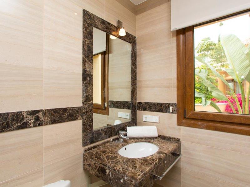 Chalet en venta  en Calle Montemayor, Marbella