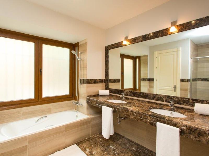 Chalet en venta  en Calle Montemayor, Marbella