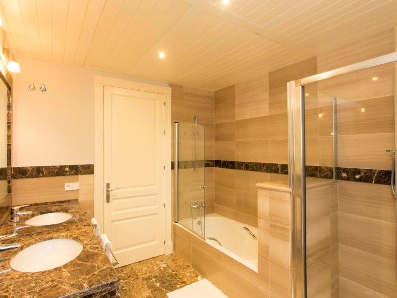 Chalet en venta  en Calle Montemayor, Marbella