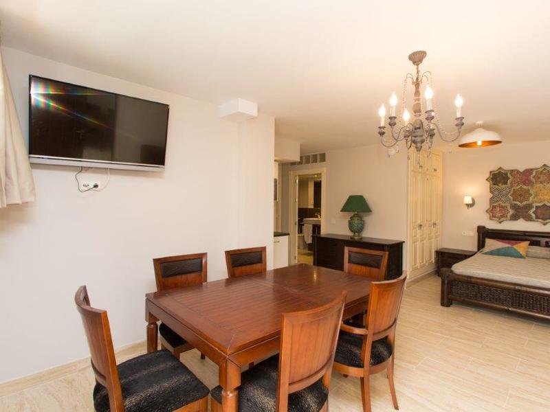 Chalet en venta  en Calle Montemayor, Marbella