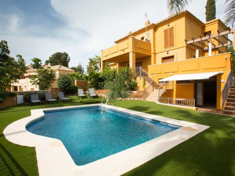 Chalet en venta  en Calle Montemayor, Marbella
