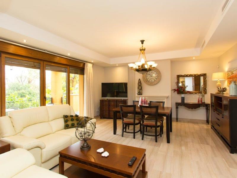 Chalet en venta  en Calle Montemayor, Marbella