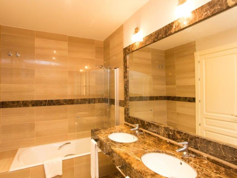 Chalet en venta  en Calle Montemayor, Marbella