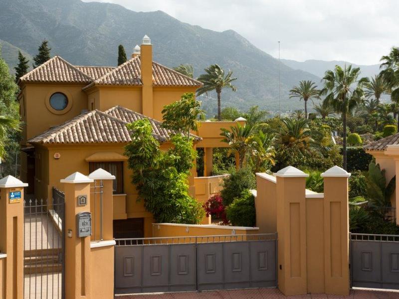 Chalet en venta  en Calle Montemayor, Marbella