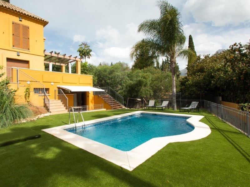 Chalet en venta  en Calle Montemayor, Marbella