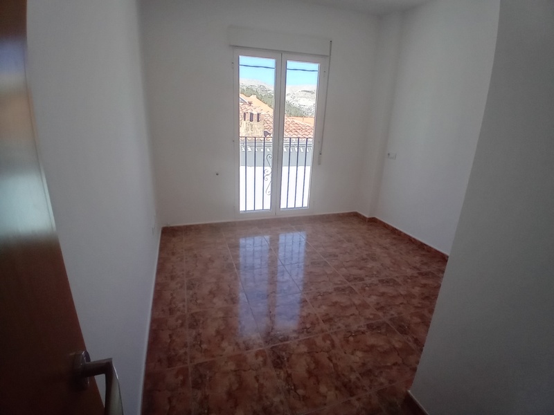 Chalet adosado en venta  en Calle RAMON RUBIAL, Castell de Castells