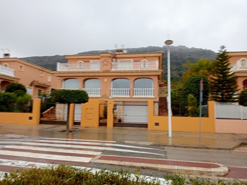 Suelo en venta  en Calle JUAN ANTONIO GÓMEZ TRENOR, Montserrat