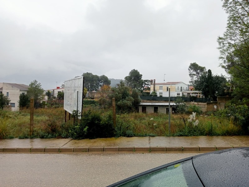 Suelo en venta  en Calle RIU TURIA, Montserrat