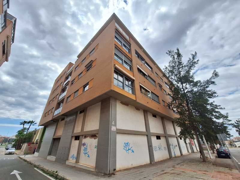 Local en venta  en Calle LERIDA, Santa Pola