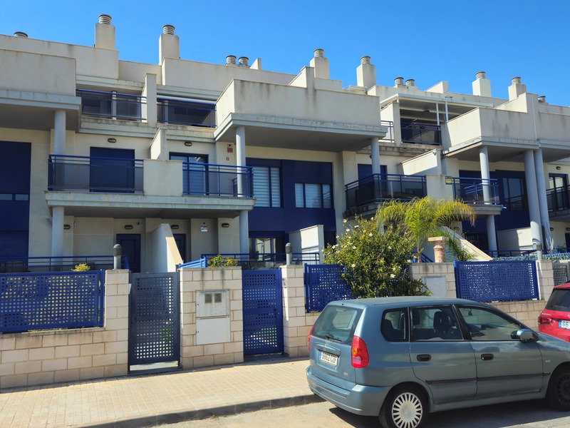 Chalet adosado en venta  en Calle Ben Açat, Sagunto / Sagunt Chalet adosado en venta  en Calle Ben Açat, Sagunto / Sagunt