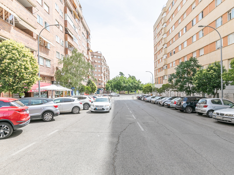 Local en venta  en Calle Doctor Michavila, Coslada