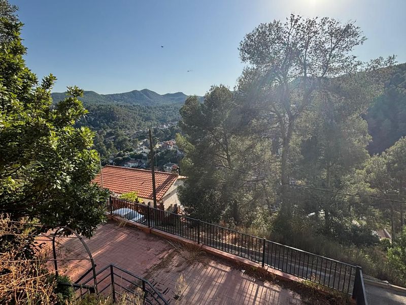 Chalet en venta  en Calle DE LA CREU, Corbera de Llobregat